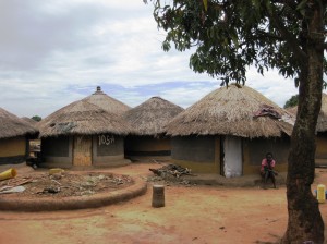 Acholifolket i Nord-Uganda har levd i tettpakkede flyktningleire i årevis, hvor de har vært helt avhengige av nødhjelp for å overleve. Mer seksualisert vold mot barn og kvinner har vært en av konsekvensene.
