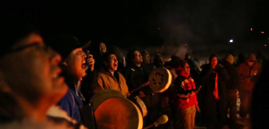 Standing rock aksjonister synger